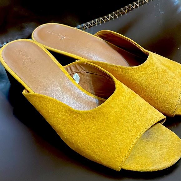 Yellow Sandals Slide Mule - Picture 4 of 12